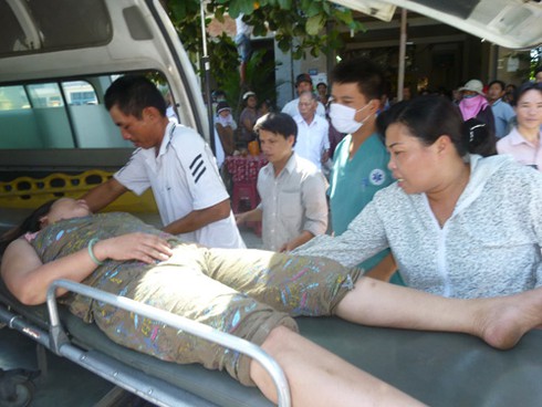 Đà Nẵng: Đau xé lòng đón thi thể các giáo viên bị nạn - ảnh 13