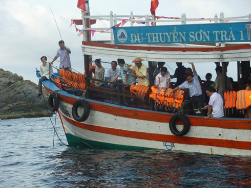 Buông câu lúc hoàng hôn trên biển Sơn Trà - ảnh 12