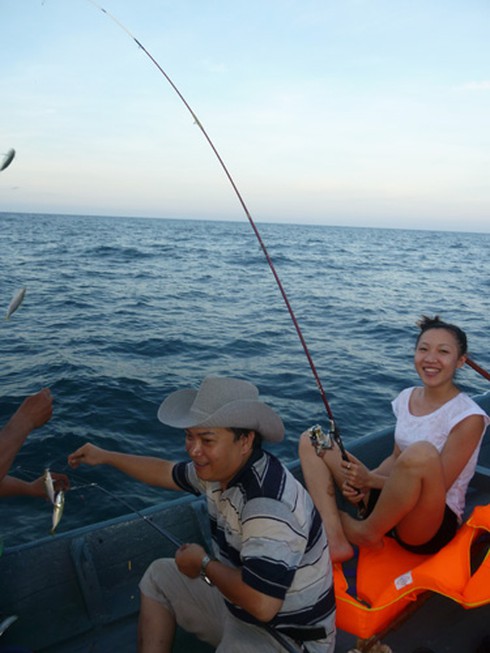 Buông câu lúc hoàng hôn trên biển Sơn Trà - ảnh 19