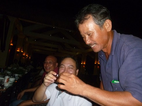 Buông câu lúc hoàng hôn trên biển Sơn Trà - ảnh 27