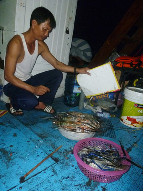 Buông câu lúc hoàng hôn trên biển Sơn Trà - ảnh 26