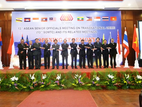 ASEAN họp bàn
