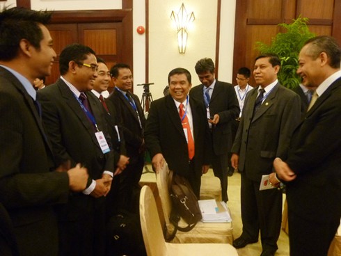 ASEAN họp bàn
