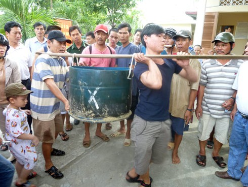 Ly kỳ chuyện ngư dân Đà Nẵng bắt được... hải cẩu! - ảnh 17