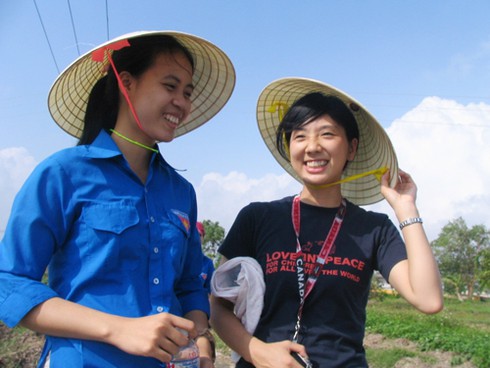 Nạn nhân bom nguyên tử gặp gỡ nạn nhân chất độc da cam - ảnh 2