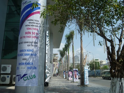 Đau đầu với các quán bar hoạt động như... vũ trường! - ảnh 1