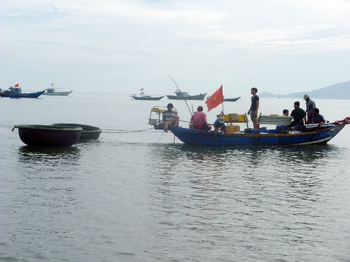 Ngư dân Bình Định gặp tai nạn trên biển, liệt nửa người - ảnh 1