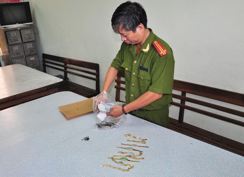 Đà Nẵng: Sinh viên táo tợn cướp tiệm vàng - ảnh 3
