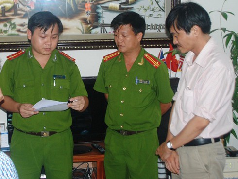 Bắt một Trưởng phòng của Trung tâm Y tế vì tham ô - ảnh 1