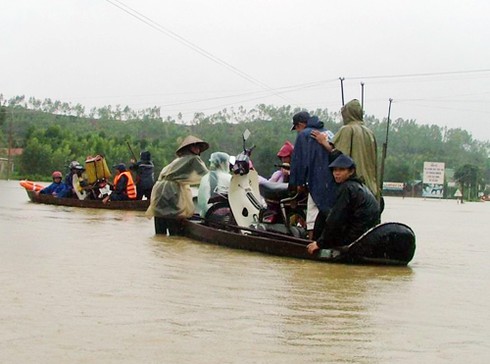 Miền Trung: Sơ tán hơn 50.000 dân tránh bão số 10 - ảnh 1