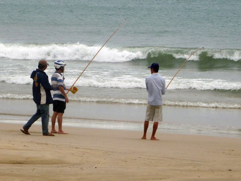 Bão số 10: Ảnh biển động, sóng bạc đầu dồn dập tại Đà Nẵng - ảnh 6