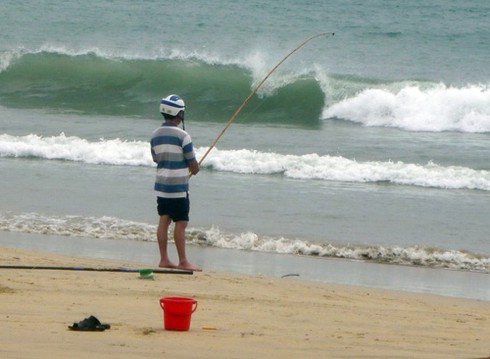 Bão số 10: Ảnh biển động, sóng bạc đầu dồn dập tại Đà Nẵng - ảnh 7