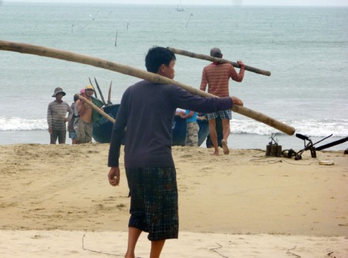Bão số 10: Ảnh biển động, sóng bạc đầu dồn dập tại Đà Nẵng - ảnh 10