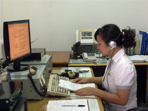 Cứu ngư dân bị đâm thủng bụng trên biển - ảnh 1