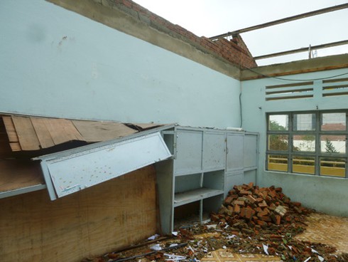 Đà Nẵng: Nhiều trường học thiệt hại nặng sau bão số 11 - ảnh 11