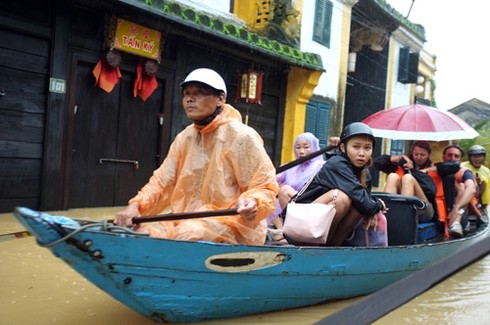 Miền Trung: Lũ lụt đã làm 27 người chết và mất tích - ảnh 3