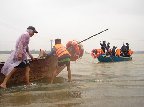Số người thương vong, mất tích do mưa lũ tăng lên 120 - ảnh 1