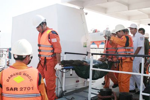 Đà Nẵng: Cứu ngư dân bị đứt lìa bàn chân phải - ảnh 1