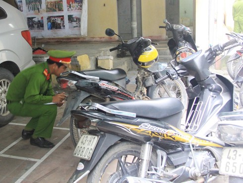 Đà Nẵng: Bắt 3 đối tượng xịt hơi cay cướp tài sản - ảnh 1