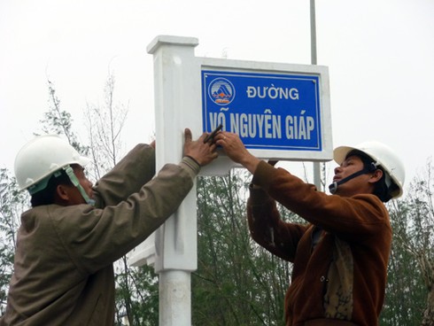 Đà Nẵng chính thức lắp bảng tên đường Võ Nguyên Giáp - ảnh 1