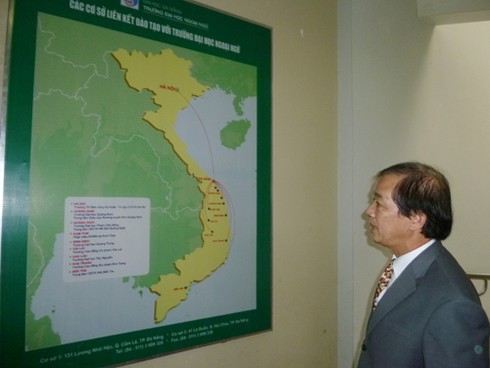 ĐH Ngoại ngữ Đà Nẵng dùng bản đồ không có Hoàng Sa - ảnh 3