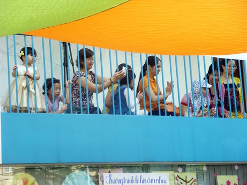 Ngộ nghĩnh bé mầm non biểu diễn văn nghệ - ảnh 16