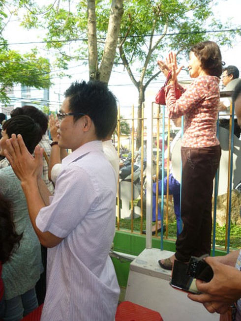 Ngộ nghĩnh bé mầm non biểu diễn văn nghệ - ảnh 19