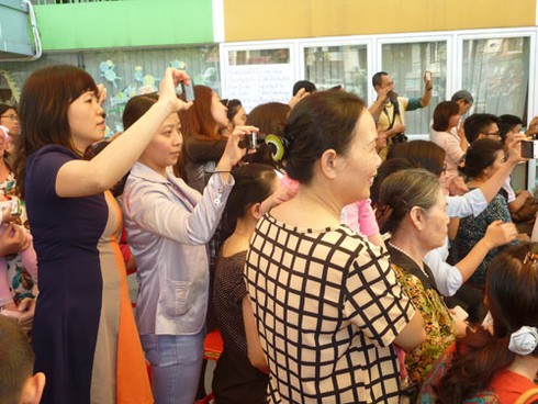 Ngộ nghĩnh bé mầm non biểu diễn văn nghệ - ảnh 20