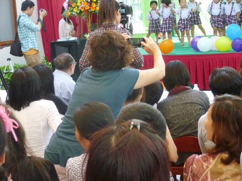 Ngộ nghĩnh bé mầm non biểu diễn văn nghệ - ảnh 21