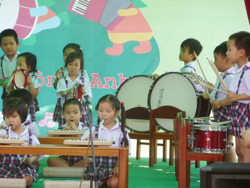 Ngộ nghĩnh bé mầm non biểu diễn văn nghệ - ảnh 6