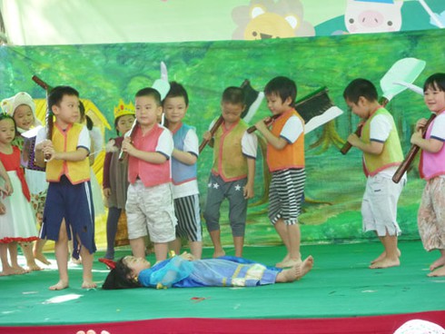 Ngộ nghĩnh bé mầm non biểu diễn văn nghệ - ảnh 8