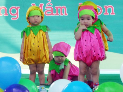 Ngộ nghĩnh bé mầm non biểu diễn văn nghệ - ảnh 9