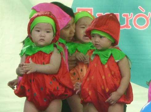 Ngộ nghĩnh bé mầm non biểu diễn văn nghệ - ảnh 10