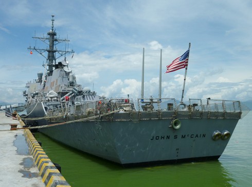 Khu trục hạm USS John McCain lần thứ hai thăm Việt Nam - ảnh 1