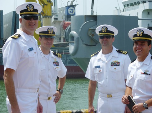 Những nụ cười trên chiến hạm