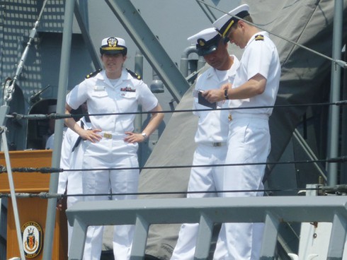 Những nụ cười trên chiến hạm