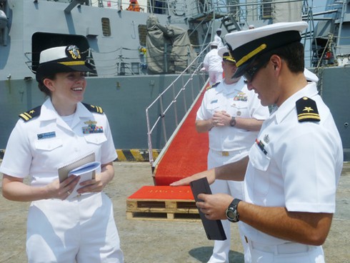 Những nụ cười trên chiến hạm