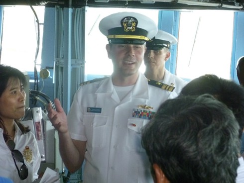 Những nụ cười trên chiến hạm