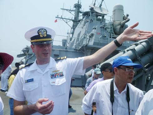 Những nụ cười trên chiến hạm