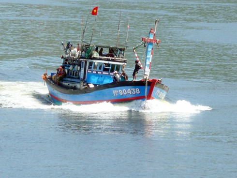 Bị tàu Trung Quốc đâm chìm, tàu cá Việt Nam quyết không khiếp sợ! - ảnh 2