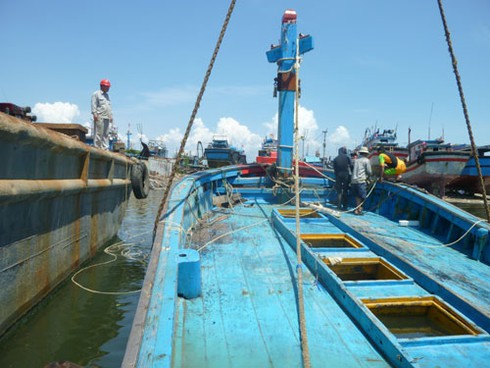 Đứt ruột đón “xác” tàu cá bị Trung Quốc đâm chìm - ảnh 30