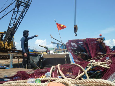 Đứt ruột đón “xác” tàu cá bị Trung Quốc đâm chìm - ảnh 31