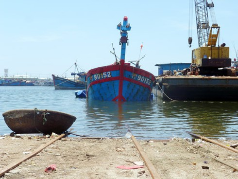 Đứt ruột đón “xác” tàu cá bị Trung Quốc đâm chìm - ảnh 32