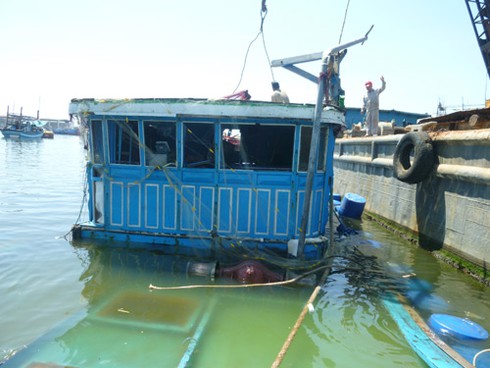 Đứt ruột đón “xác” tàu cá bị Trung Quốc đâm chìm - ảnh 14
