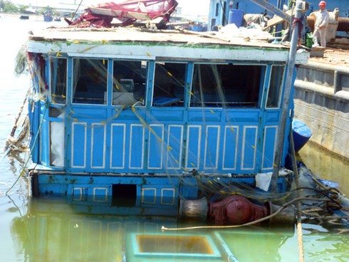 Đứt ruột đón “xác” tàu cá bị Trung Quốc đâm chìm - ảnh 16