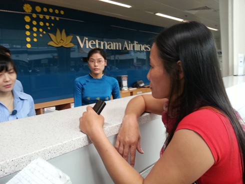 Khách phản ứng VNA hủy chuyến,