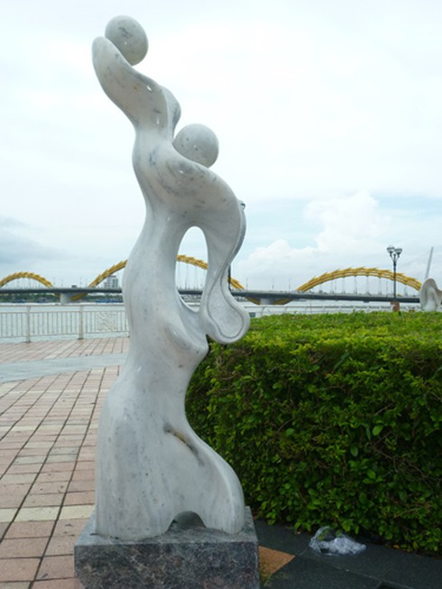 Vườn tượng ở “phòng khách” Đà Nẵng đầy rác! - ảnh 5