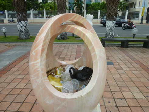 Vườn tượng ở “phòng khách” Đà Nẵng đầy rác! - ảnh 18