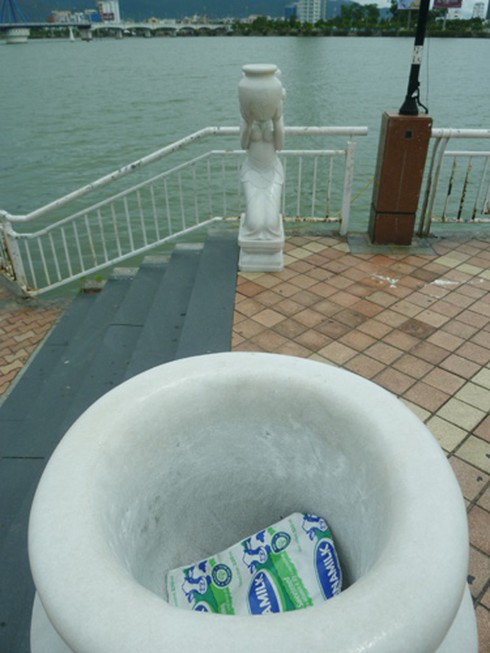 Vườn tượng ở “phòng khách” Đà Nẵng đầy rác! - ảnh 25