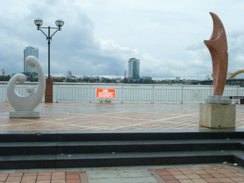 Vườn tượng ở “phòng khách” Đà Nẵng đầy rác! - ảnh 31